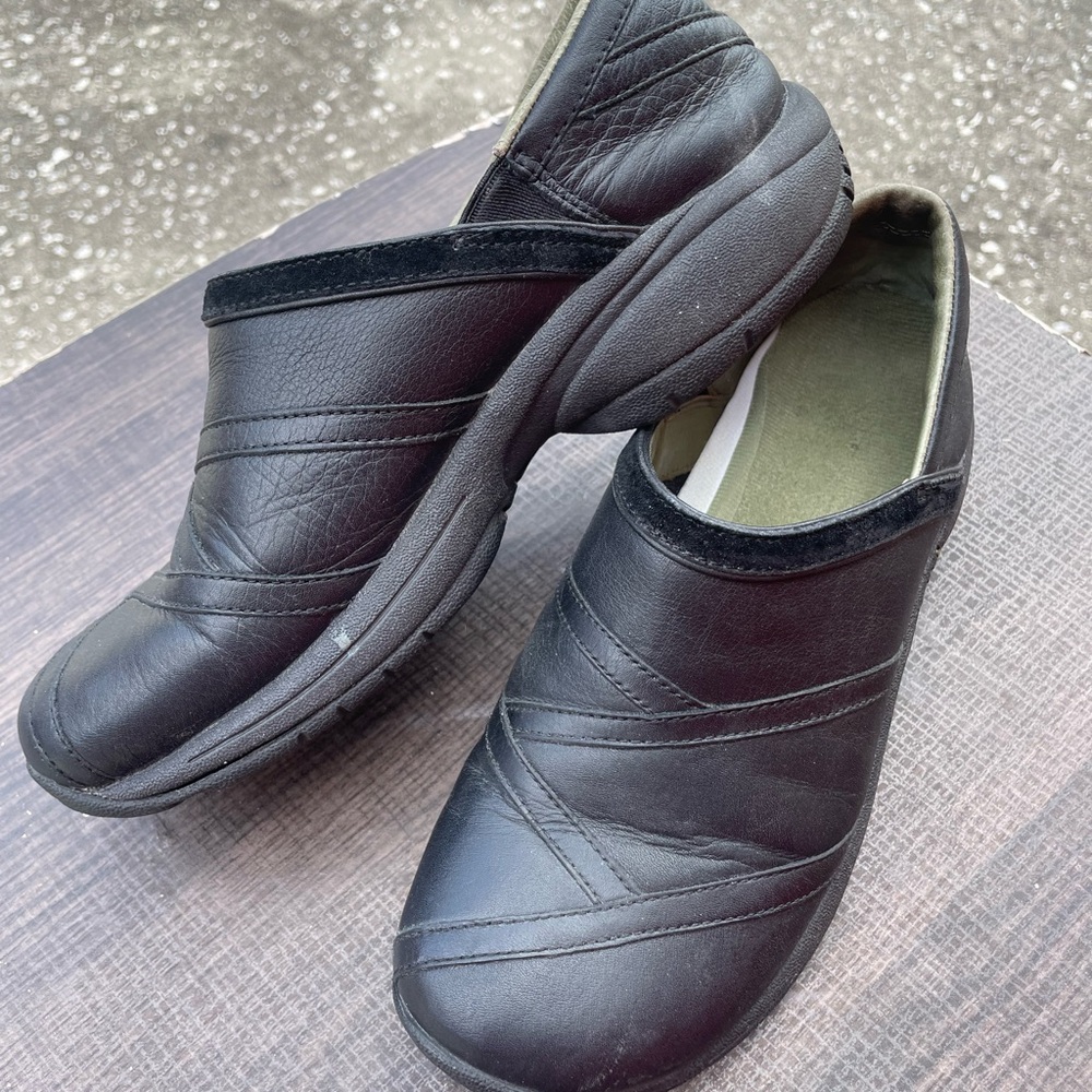 Woman’s Merrell slip on shoes